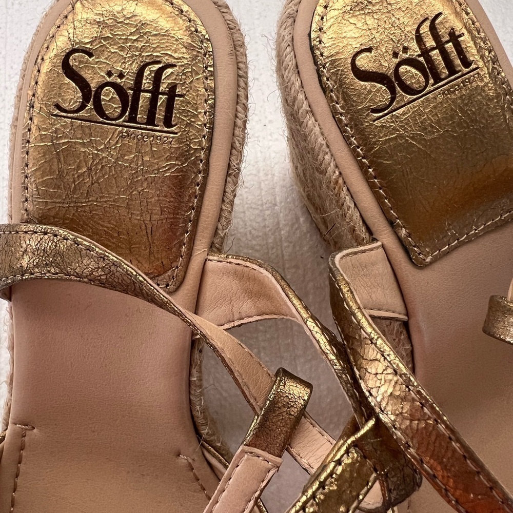 Söfft Antique Gold Wedge Sandals NEW Size 7 1/2 - Picture 2 of 6